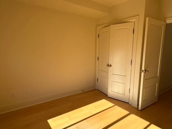 Building Photo - Epic REA- Serene 2 BR/1 BA Flat w/Private Deck & Yard in Lone Mountain