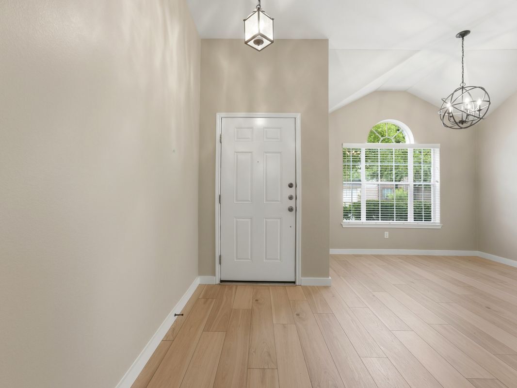 Building Photo - 1004 Downridge Dr