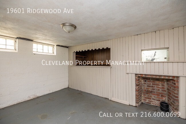 Building Photo - 19601 Ridgewood Ave