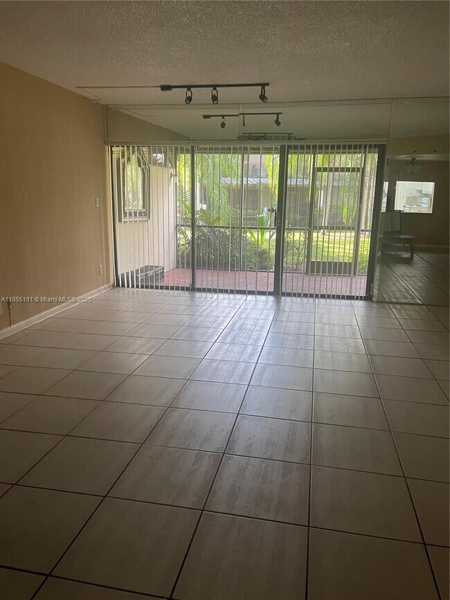 Building Photo - 6548 Racquet Club Dr