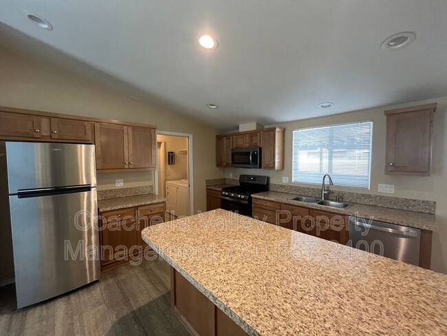 Building Photo - 15300 Palm Dr