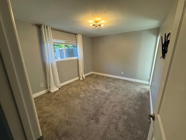 Building Photo - 6207 Burntwood Way