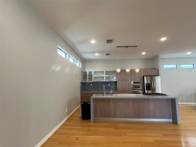 Building Photo - 2314 Camden Dr
