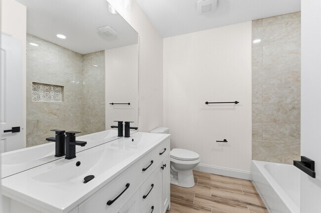 Building Photo - 94-96-96 Montrose St