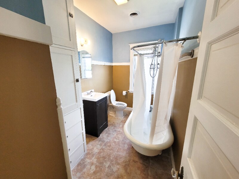 Building Photo - 600 Raub St