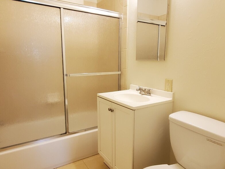 Building Photo - 357 S 4th St