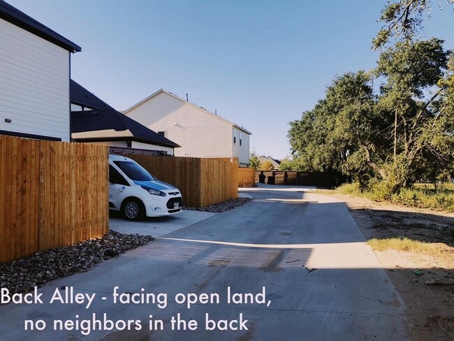 Building Photo - 2536 Acoma Ln