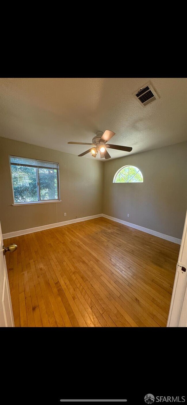 Building Photo - 4009 Pillsbury Ct