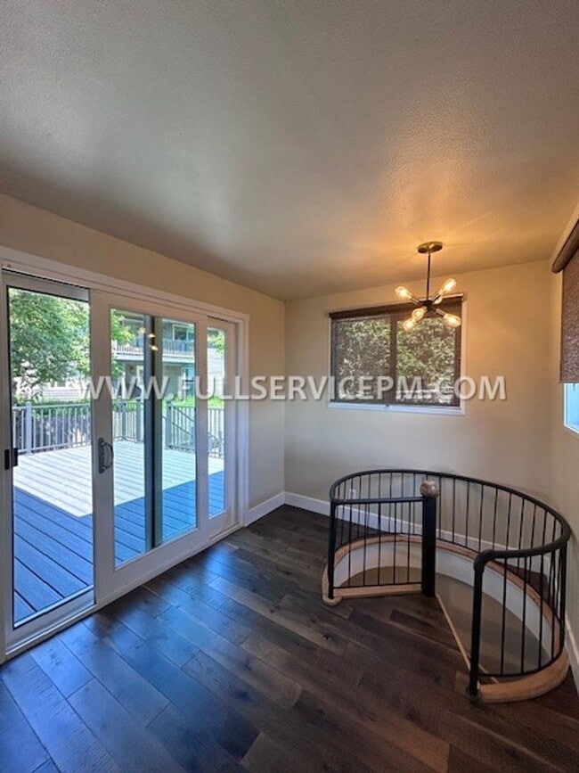 Building Photo - Exceptional South Beacon Hill 3 BD 2 BA! Huge Deck!