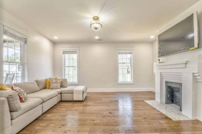 Building Photo - 412 2nd Ave