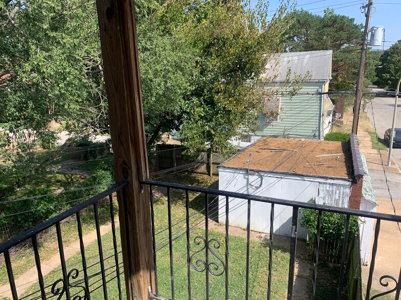 Balcony with backyard - 4658 Michigan Ave