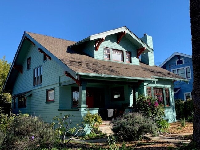 Building Photo - Charming 1910 Craftsman Home – 3BR/2BA + B...