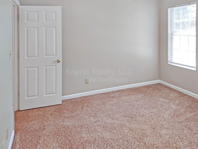 Building Photo - 117 Oriole Dr