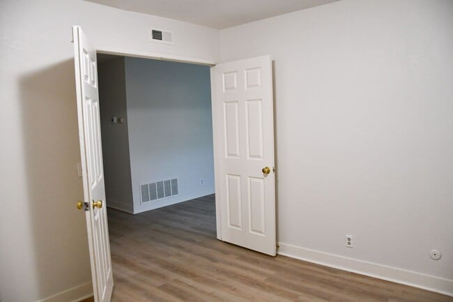 Building Photo - 1271 N Mosswood Dr