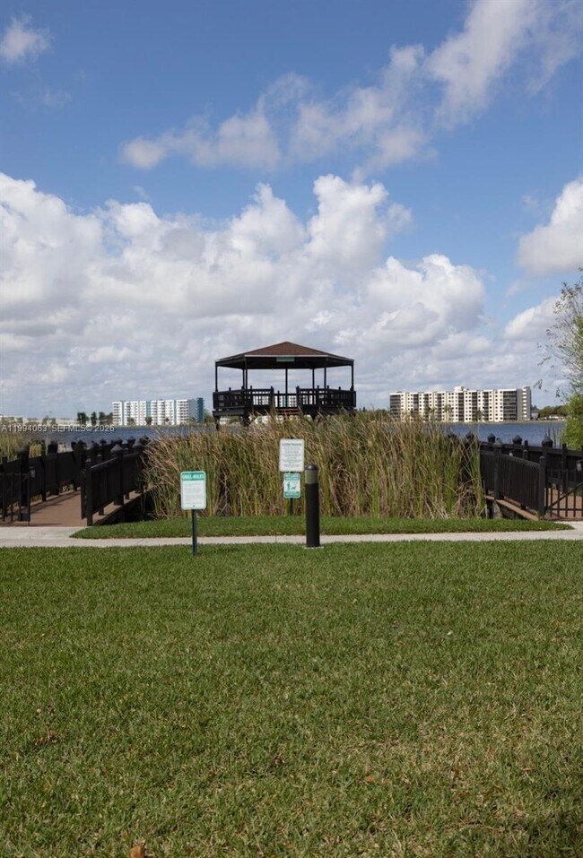 Building Photo - 105 Lake Emerald Dr