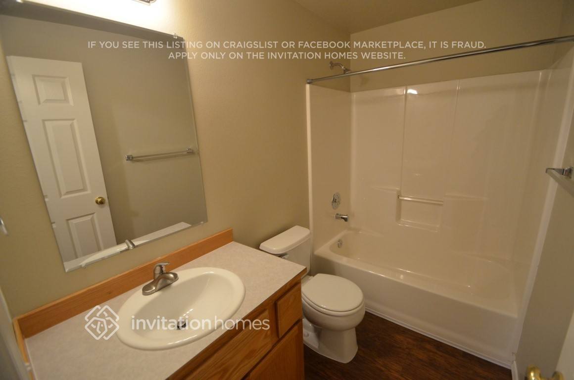 Building Photo - 409 Rainbow Pl