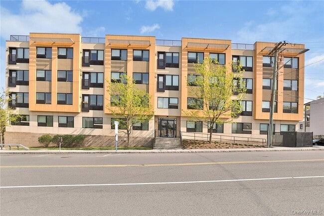 Building Photo - 68 Lake St