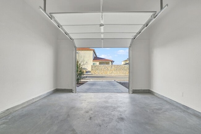 Building Photo - Upper Valley 2 Bedroom 2.5 Bath