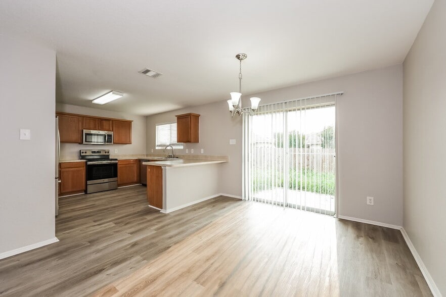 Building Photo - 413 Dakota Ridge Dr