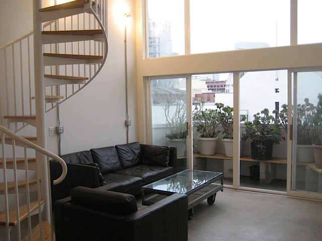 Building Photo - 221 Island Ave