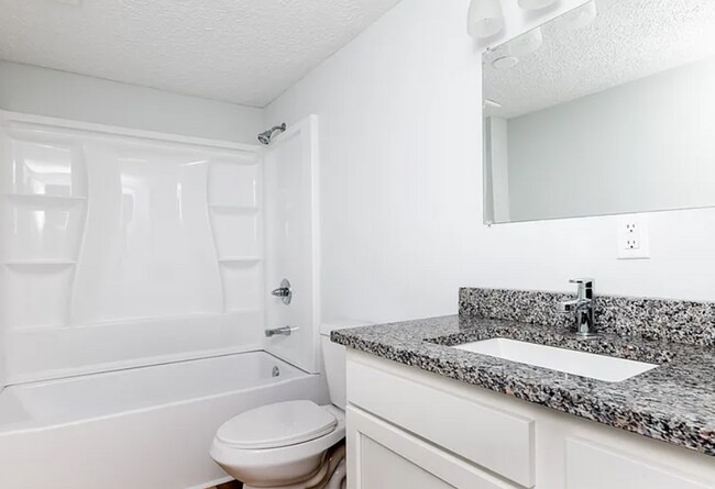Building Photo - Huge Renovated Home in Rolling Hills!