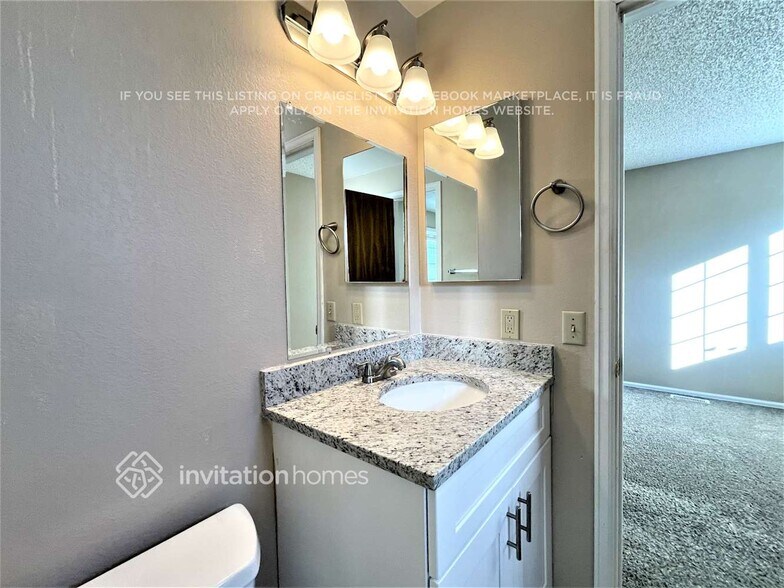 Building Photo - 4890 N Foxtail Dr