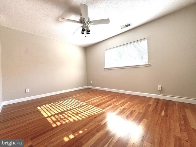 Building Photo - 12012 Golf Ridge Ct