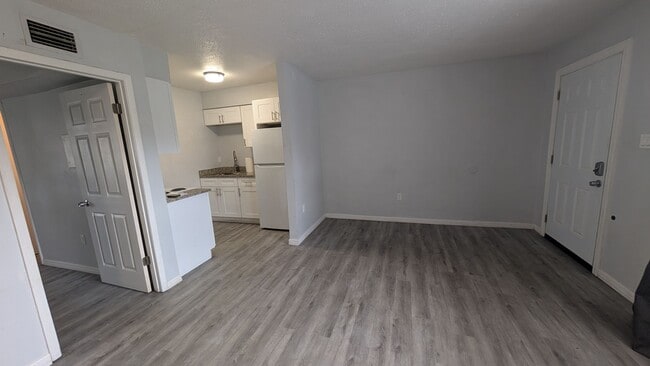 Building Photo - Warm and Cozy one bedroom,dog park, heart of Tampa