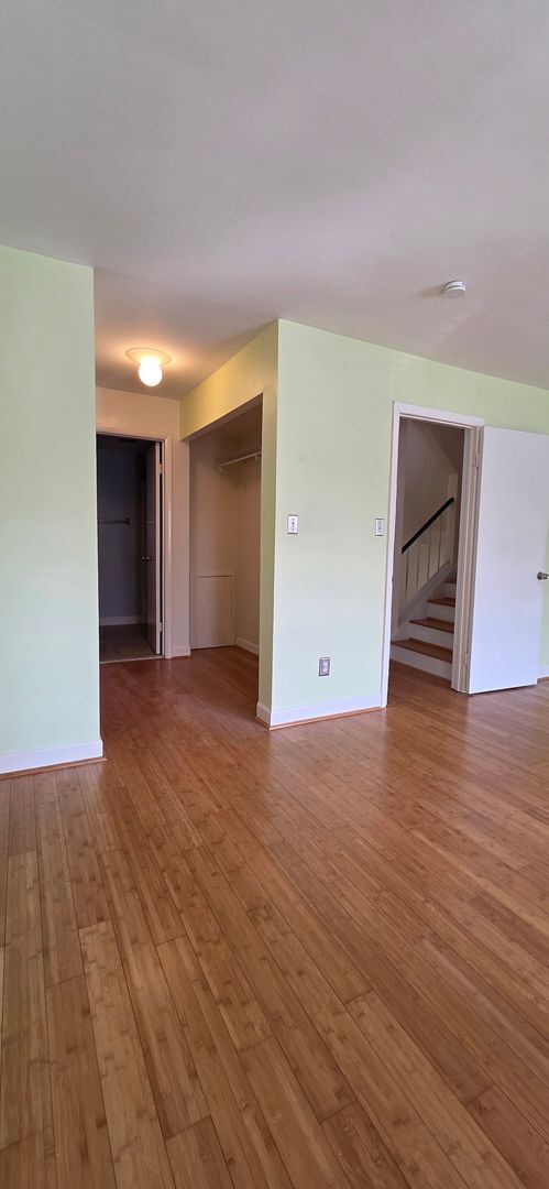 Building Photo - 3 Level Townhome Located in Silver Spring