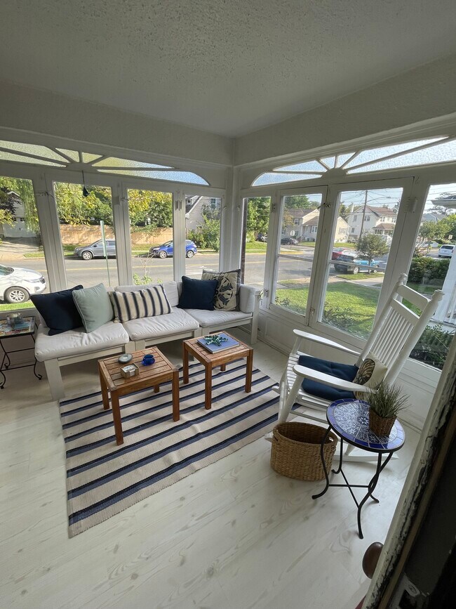 Building Photo - 1404 4th Ave