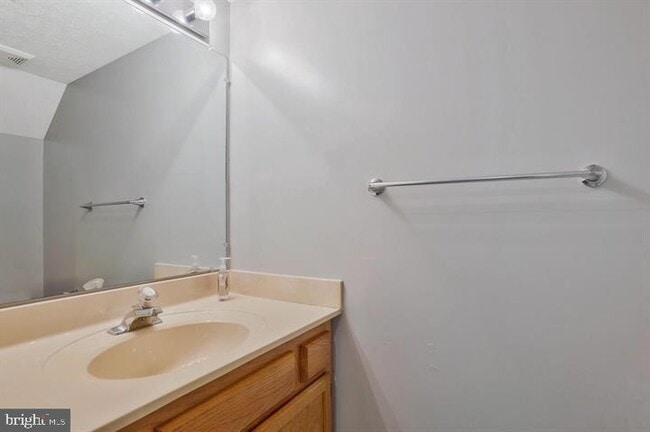 Building Photo - 4325 Lord Fairfax Ct
