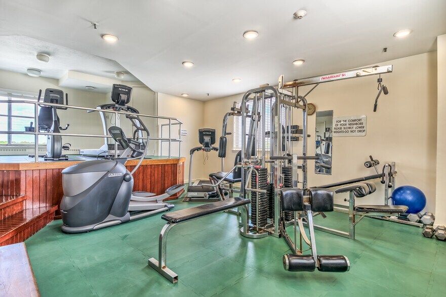 PH Fully equipped Gym - 14 Nosband Ave