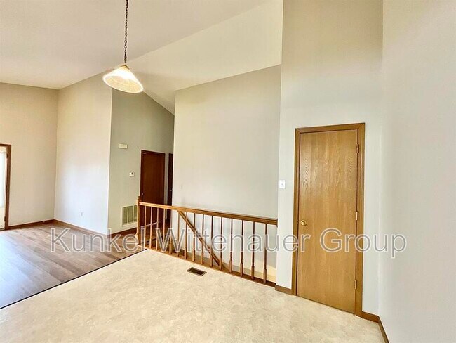 Building Photo - 7 S Cherry Hills