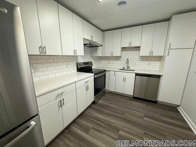 Building Photo - 53 Hill Rd