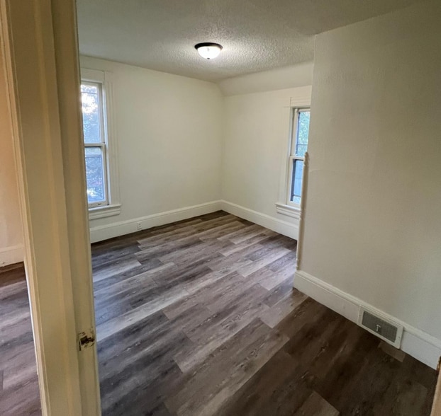 Building Photo - 1137 Bluff St