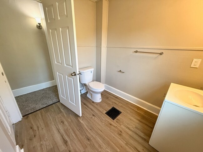 Building Photo - 1112 Girard Ave