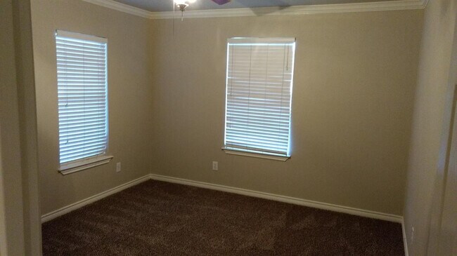 Building Photo - 3015 32nd St