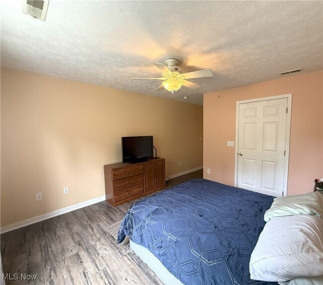Building Photo - 14800 Lenox Dr