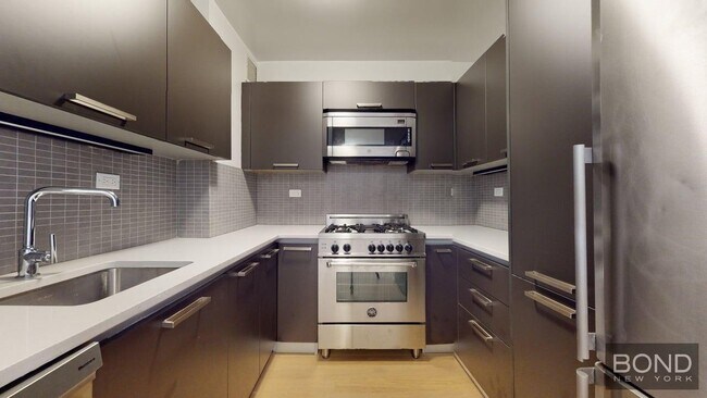 Building Photo - 222 E 39th St