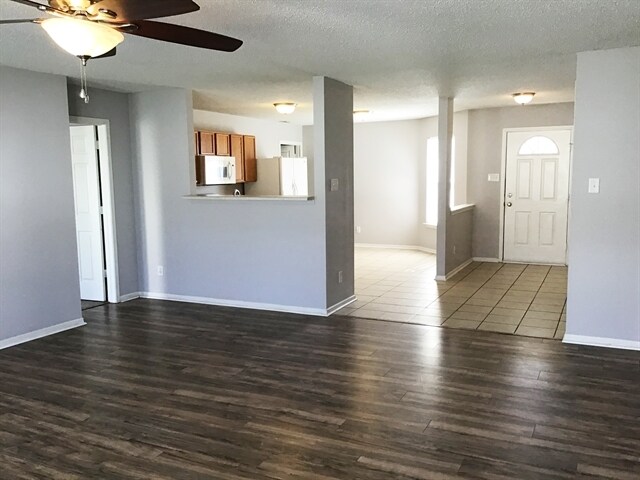 Building Photo - 662 Holly Rose Way