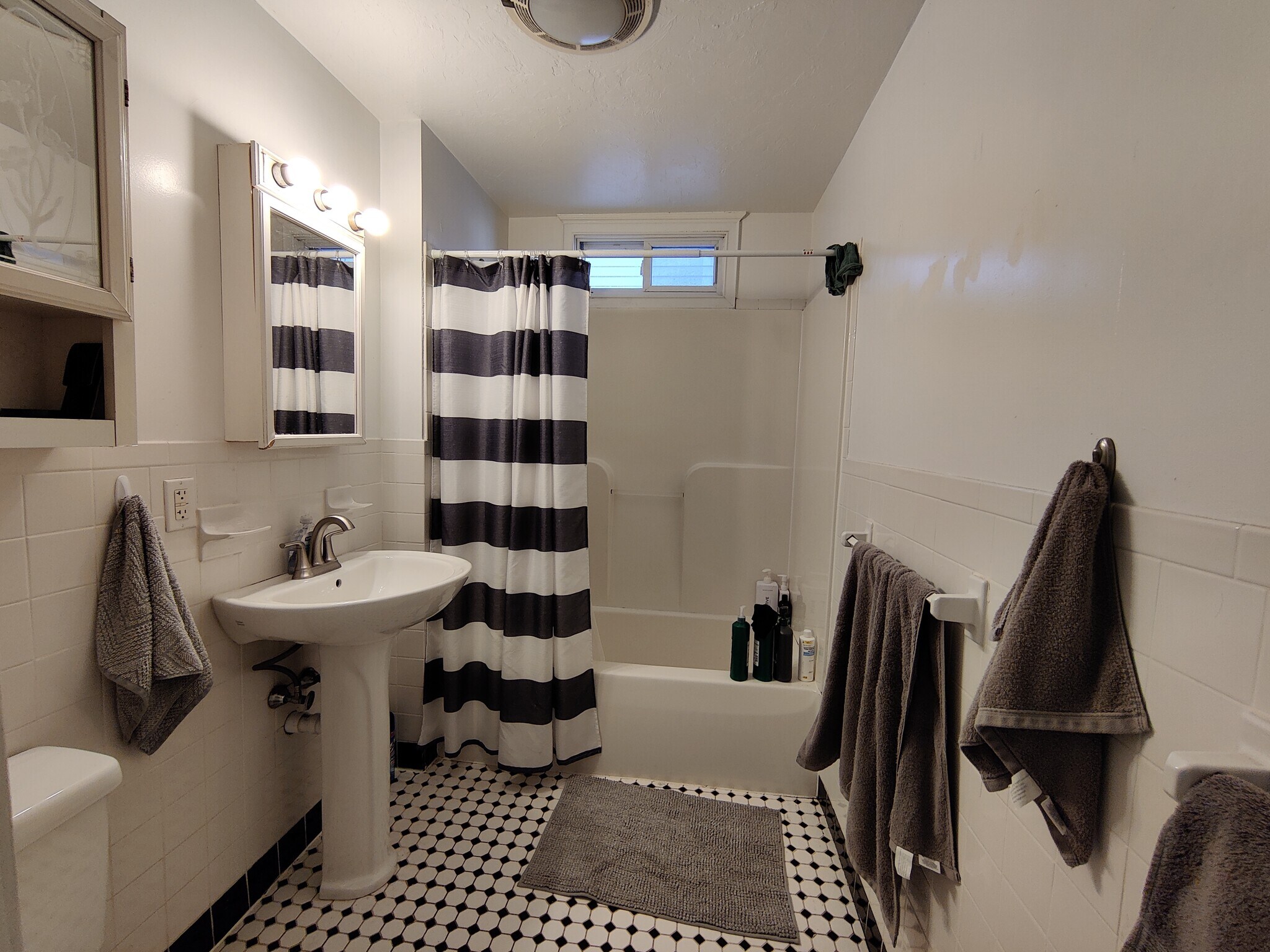 Building Photo - 51 Gardner St