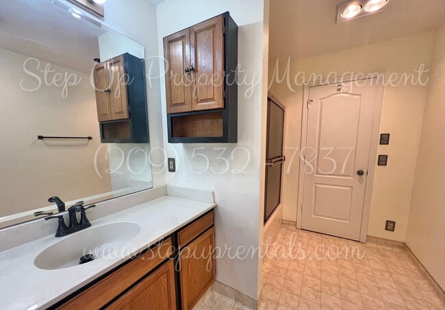 Building Photo - Cedar Ridge 3BR/3BA – Modern Amenities in ...