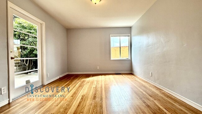 Building Photo - 4 Bedroom Mid-Century Oakmore Home With Views of Bay