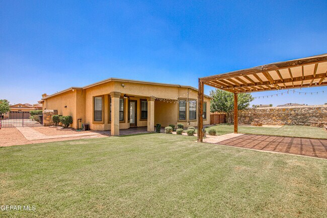 Building Photo - 13401 Emerald Pond Dr
