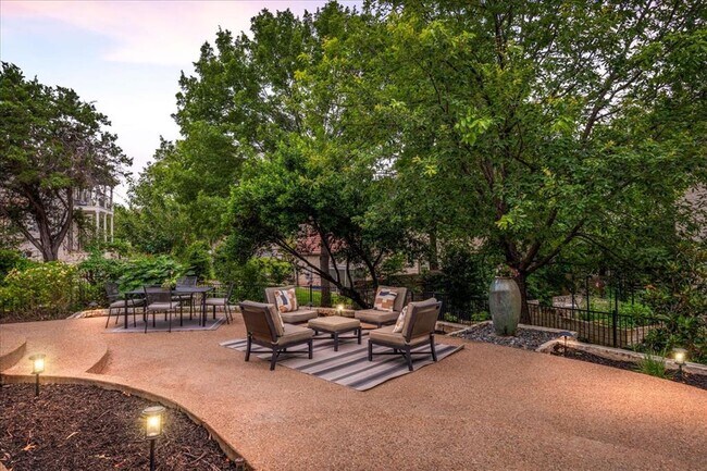 Building Photo - 37 Autumn Oaks Dr