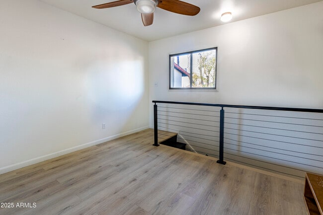 Building Photo - 922 W Mission Ln