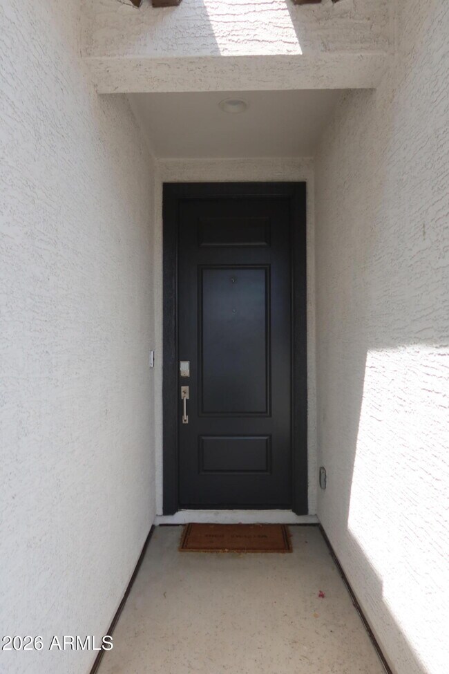 Building Photo - 662 S Olympic Dr