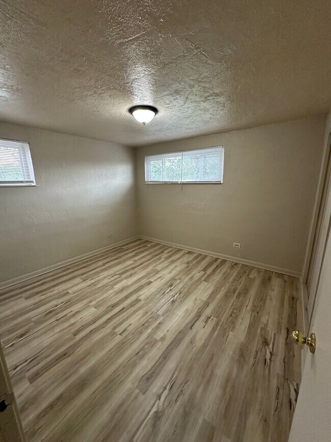 Building Photo - 2607 Poplar Ct