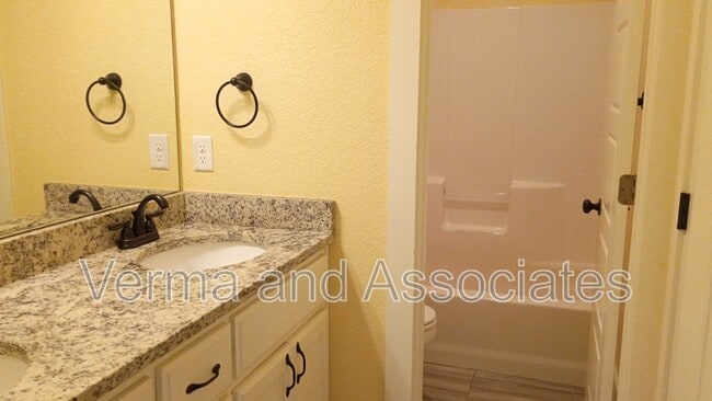 Building Photo - 1610 Sweetbriar Way