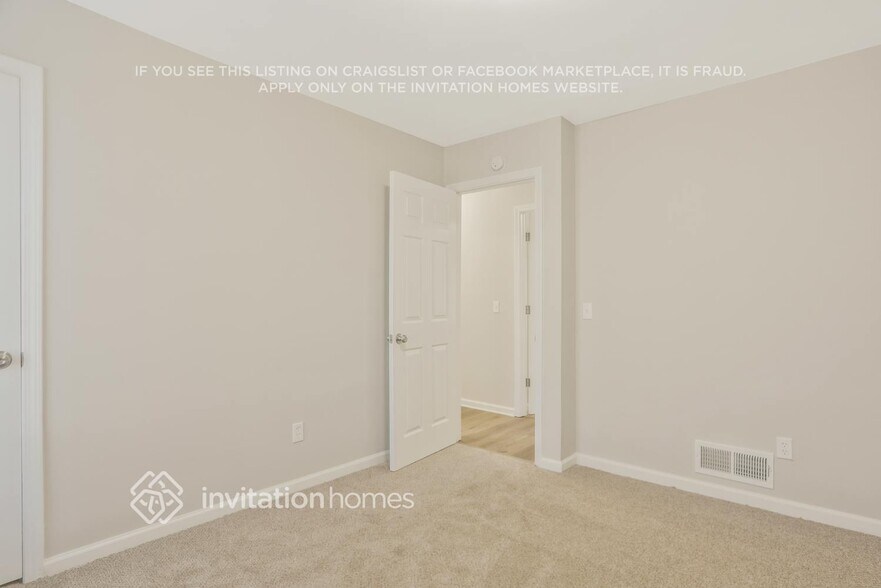 Building Photo - 3335 Catalina Dr